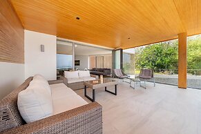 Luxury 2BR Apartment in Bluepoint 82