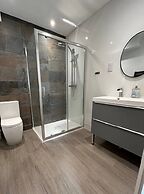 Stunning 2 BD Apartment in Cheltenham