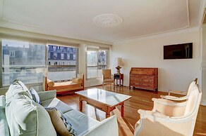 Escape Eiffel Unique 2bdr With Amazing View to Eiffel Tower