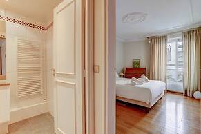 Escape Eiffel Unique 2bdr With Amazing View to Eiffel Tower