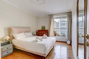 Escape Eiffel Unique 2bdr With Amazing View to Eiffel Tower