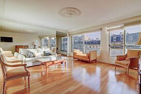 Escape Eiffel Unique 2bdr With Amazing View to Eiffel Tower