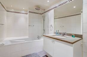 Escape Eiffel Unique 2bdr With Amazing View to Eiffel Tower