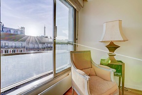 Escape Eiffel Unique 2bdr With Amazing View to Eiffel Tower