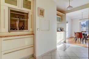 Escape Eiffel Unique 2bdr With Amazing View to Eiffel Tower