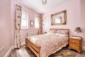 Beach & Dreamland Nearby -pet Friendly & Garden