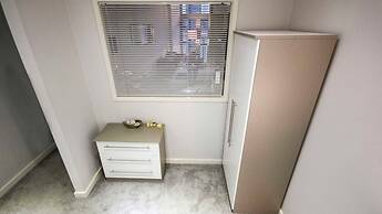 Stayzo Modern Studio Apartment 1 in Bradford City