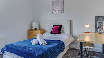 Stayzo House Accommodation - Coventry Free Parking