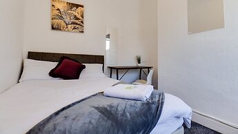 Stayzo House Accommodation - Coventry Free Parking