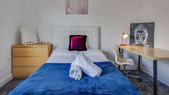 Stayzo House Accommodation - Coventry Free Parking