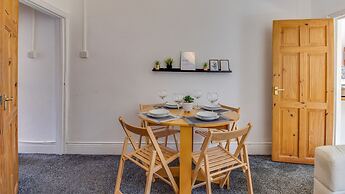 Stayzo House Accommodation - Coventry Free Parking