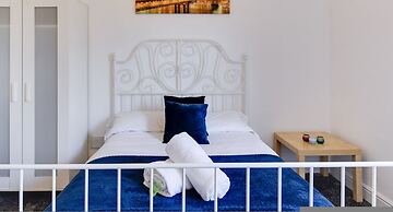 Stayzo House Accommodation - Coventry Free Parking