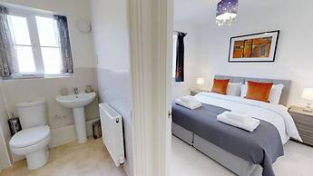 Stayzo Cole Green Lane - Free Parking