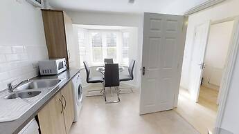 Stayzo Cole Green Lane - Free Parking