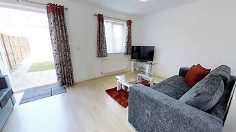 Stayzo Cole Green Lane - Free Parking