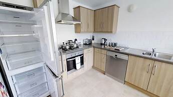 Stayzo Cole Green Lane - Free Parking