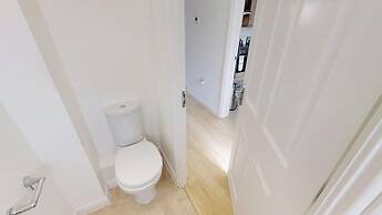 Stayzo Cole Green Lane - Free Parking