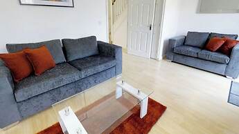 Stayzo Cole Green Lane - Free Parking