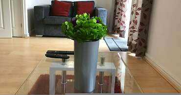 Stayzo Cole Green Lane - Free Parking