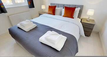 Stayzo Cole Green Lane - Free Parking