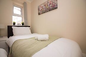 Stayzo Penthouse Accommodation 2- Premier Lodge