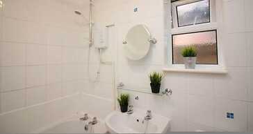 Stayzo Penthouse Accommodation 2- Premier Lodge