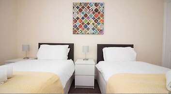 Stayzo Penthouse Accommodation 2- Premier Lodge