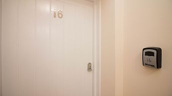 Stayzo Serviced Accommodation 16 Premier Lodge