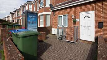 Stayzo Penthouse Accommodation 1- Premier Lodge