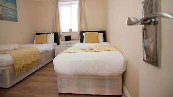 Stayzo Penthouse Accommodation 1- Premier Lodge