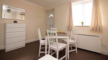 Stayzo Penthouse Accommodation 1- Premier Lodge