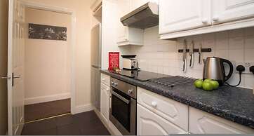 Stayzo Penthouse Accommodation 1- Premier Lodge