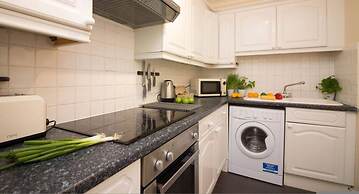 Stayzo Penthouse Accommodation 1- Premier Lodge