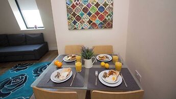 Stayzo Castle Point 18 Apartments - Premier Lodge