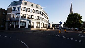 Stayzo Castle Point 18 Apartments - Premier Lodge