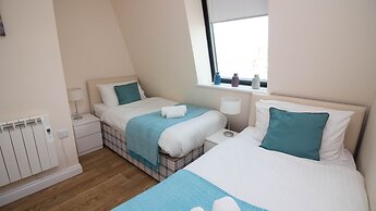 Stayzo Castle Point 18 Apartments - Premier Lodge