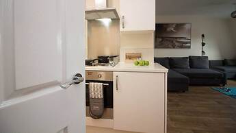 Stayzo Castle Point 18 Apartments - Premier Lodge