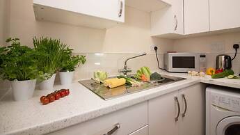 Stayzo Castle Point 18 Apartments - Premier Lodge