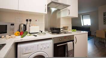 Stayzo Castle Point 18 Apartments - Premier Lodge