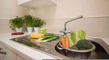 Stayzo Castle Point 18 Apartments - Premier Lodge