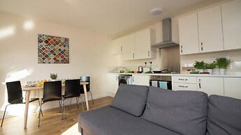 Stayzo Premiere Serviced Accommodation - 17