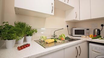 Stayzo Premiere Serviced Accommodation - 17