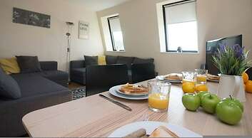 Stayzo Premiere Serviced Accommodation - 17