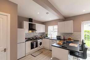 Buckingham House - Spacious 3-bedroom