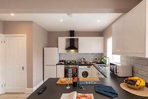 Buckingham House - Spacious 3-bedroom