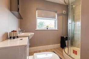 Buckingham House - Spacious 3-bedroom