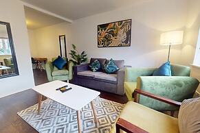 Parlaunt House - 3 Bedroom With Free Parking