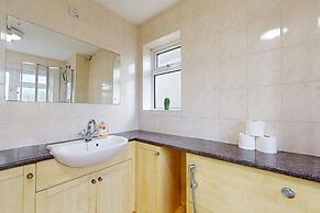 Parlaunt House - 3 Bedroom With Free Parking