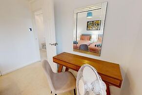 Parlaunt House - 3 Bedroom With Free Parking