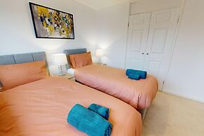 Parlaunt House - 3 Bedroom With Free Parking